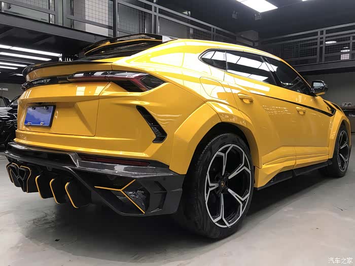 【图】兰博基尼urus改装件mansory迈莎锐半碳纤维包围套件升级案例