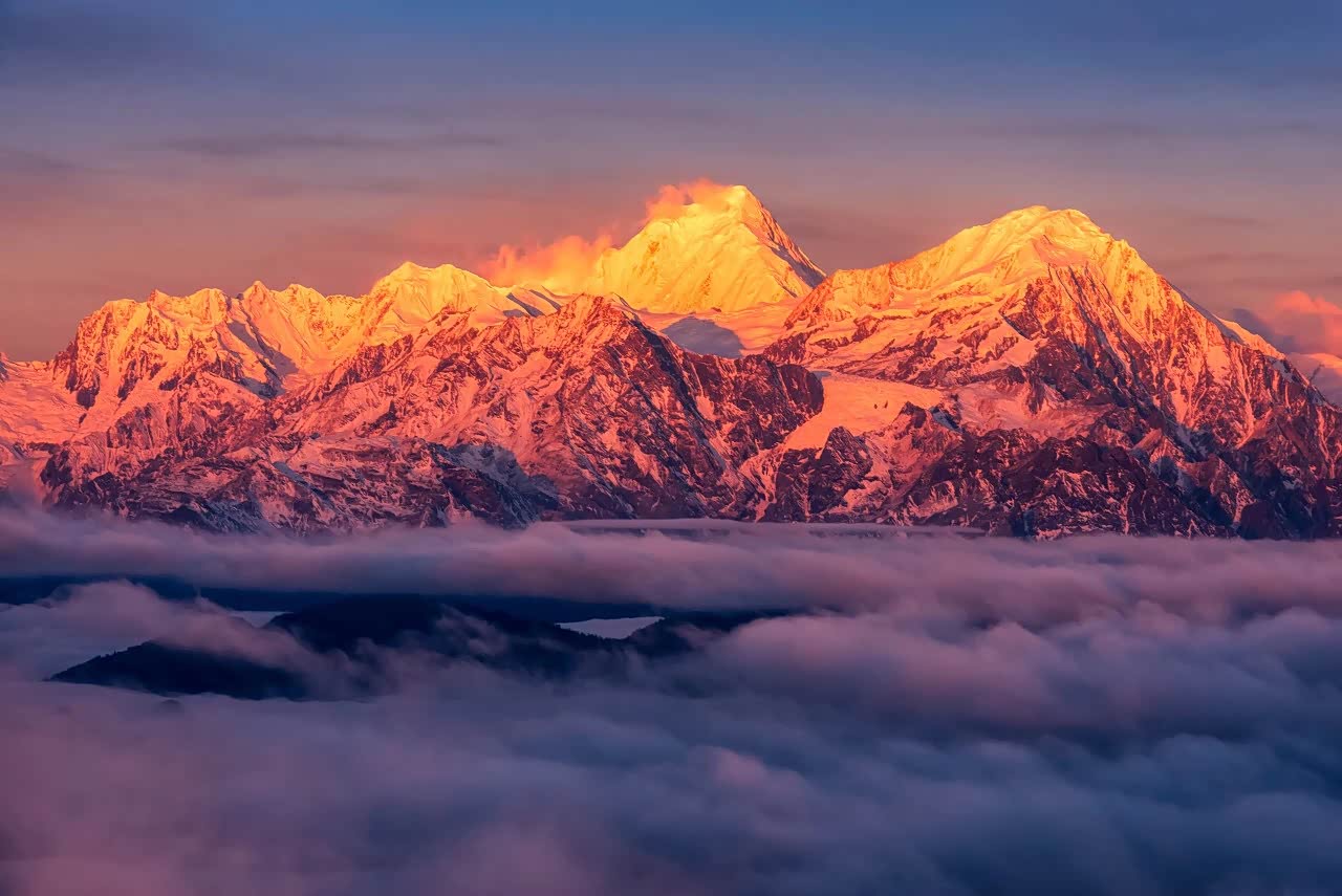 贡嘎雪山,这座"蜀山之王",川渝人的眼中神山