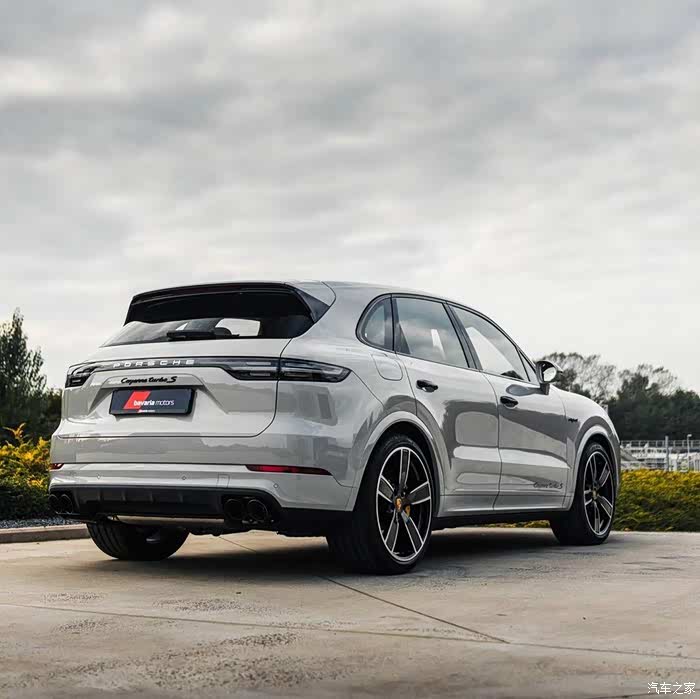 水泥灰的保时捷卡宴turbo s,太好看了吧.