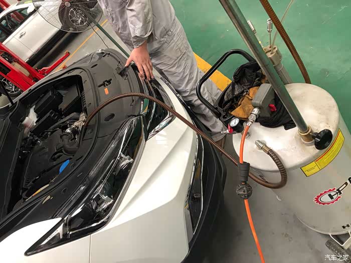 抽油需要持续一段时间,因为机油流回底壳也要一段时间 ,这样才能保证