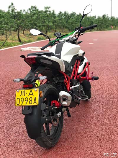 小白喜提贝纳利红宝龙TNT150i