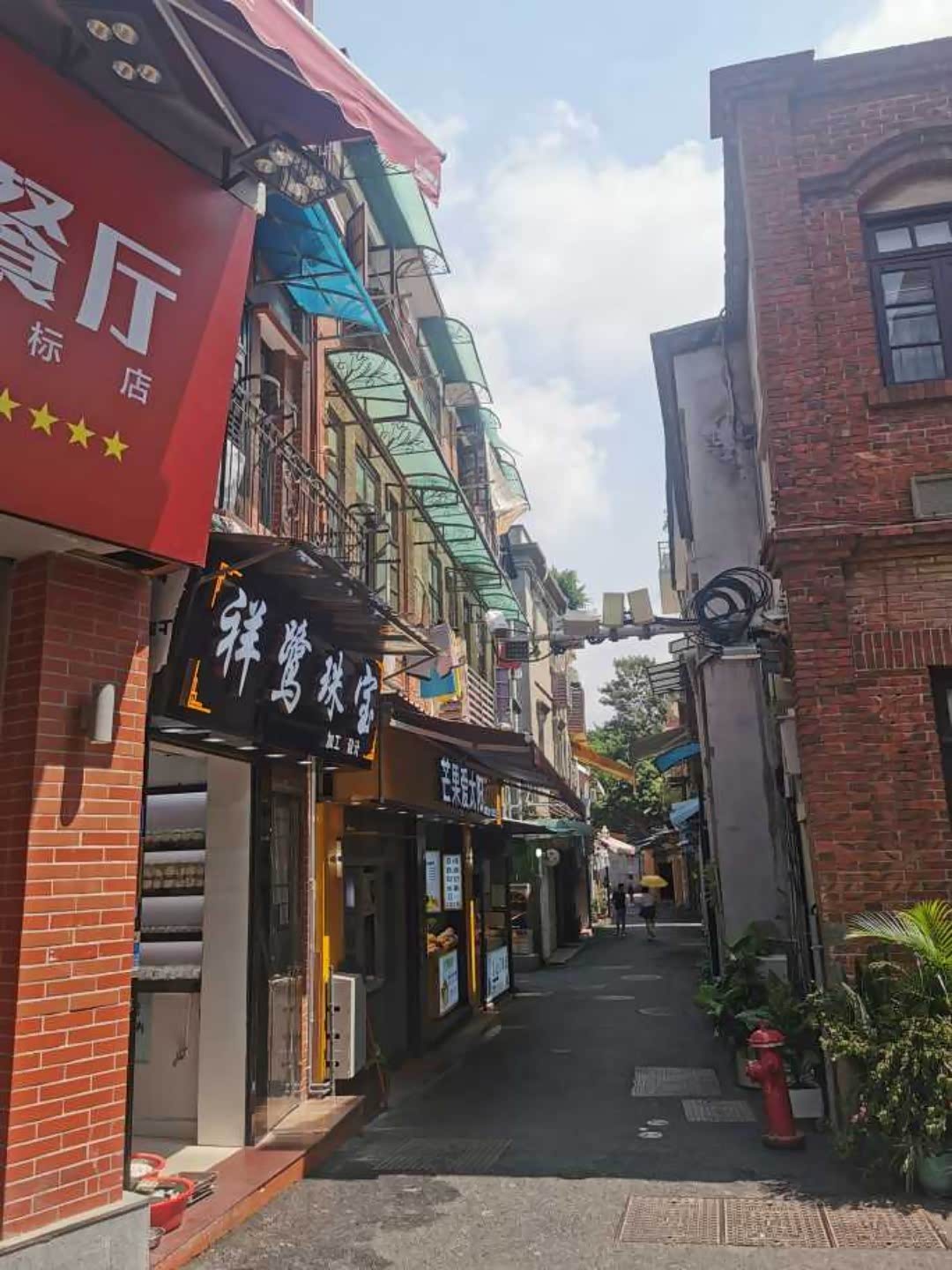 一步一景的鼓浪屿夜晚随便一个街角就很美