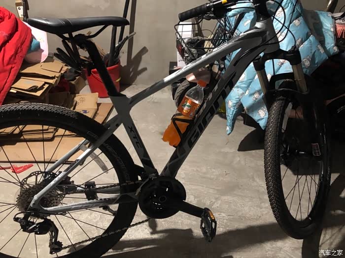 20款捷安特xtc800新出来,前叉换coast了.