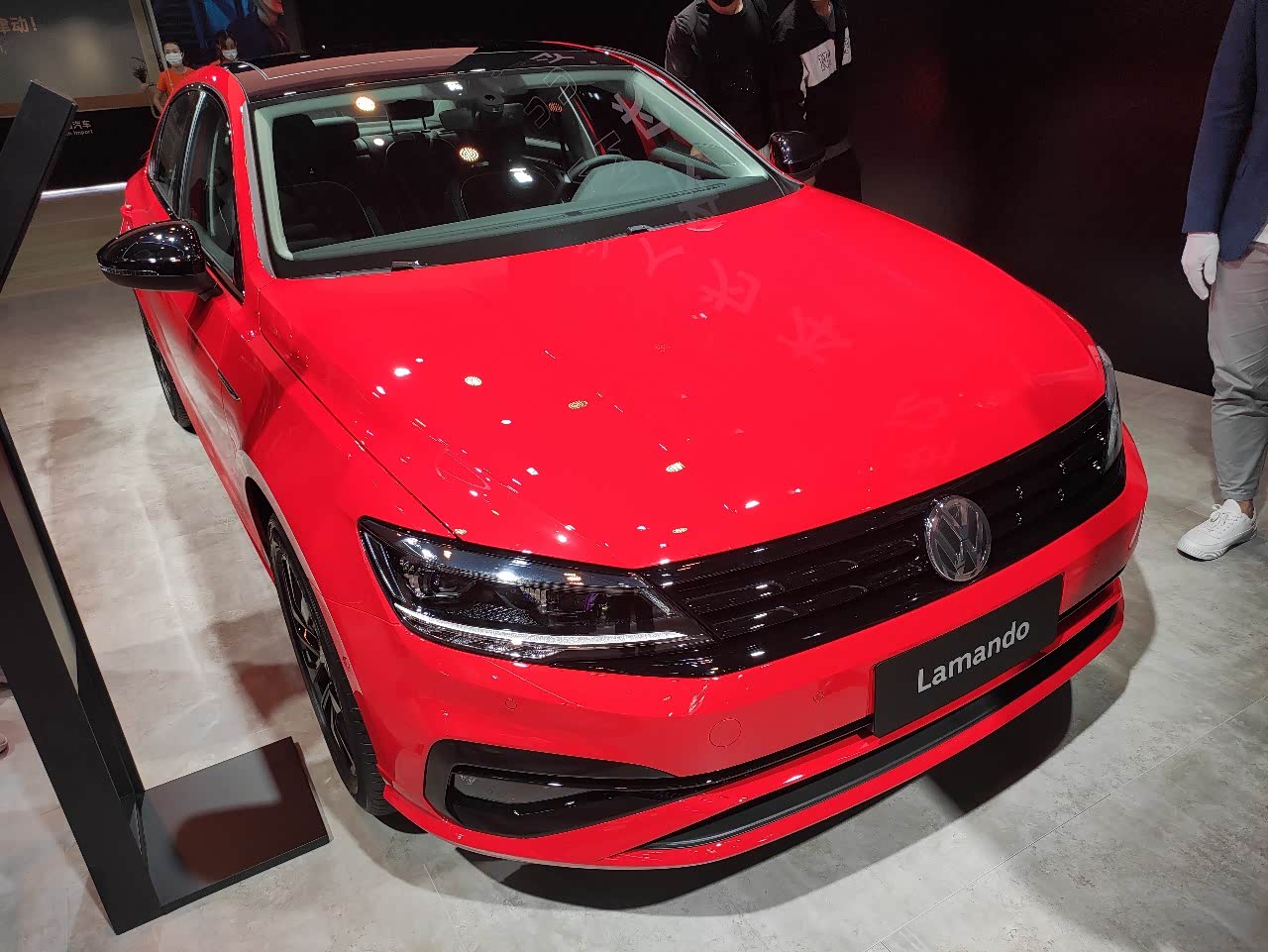 新款凌渡,宽体轿跑,带尾翼