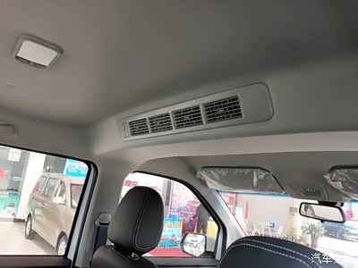 以前在老家,去到市里每天的班车就是五菱面包车,空调开起来很舒服!