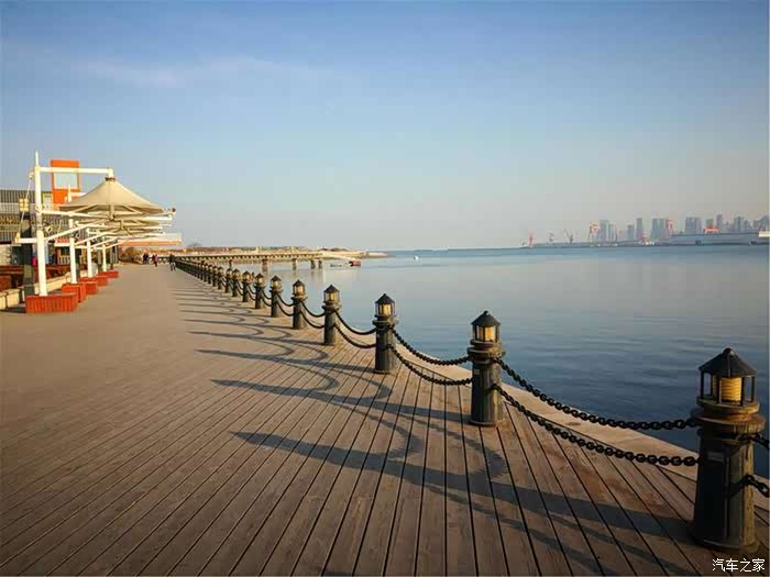 欣赏梭鱼湾临海公园的无限风景