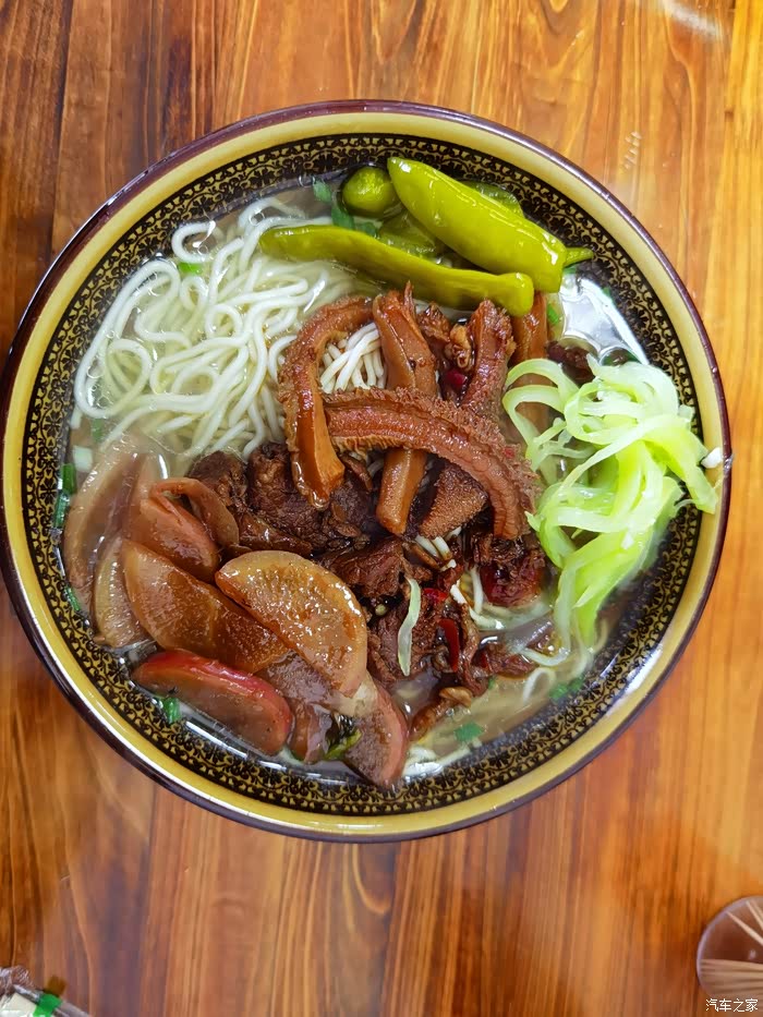 今天不吃员工食堂来碗牛肉牛肚面