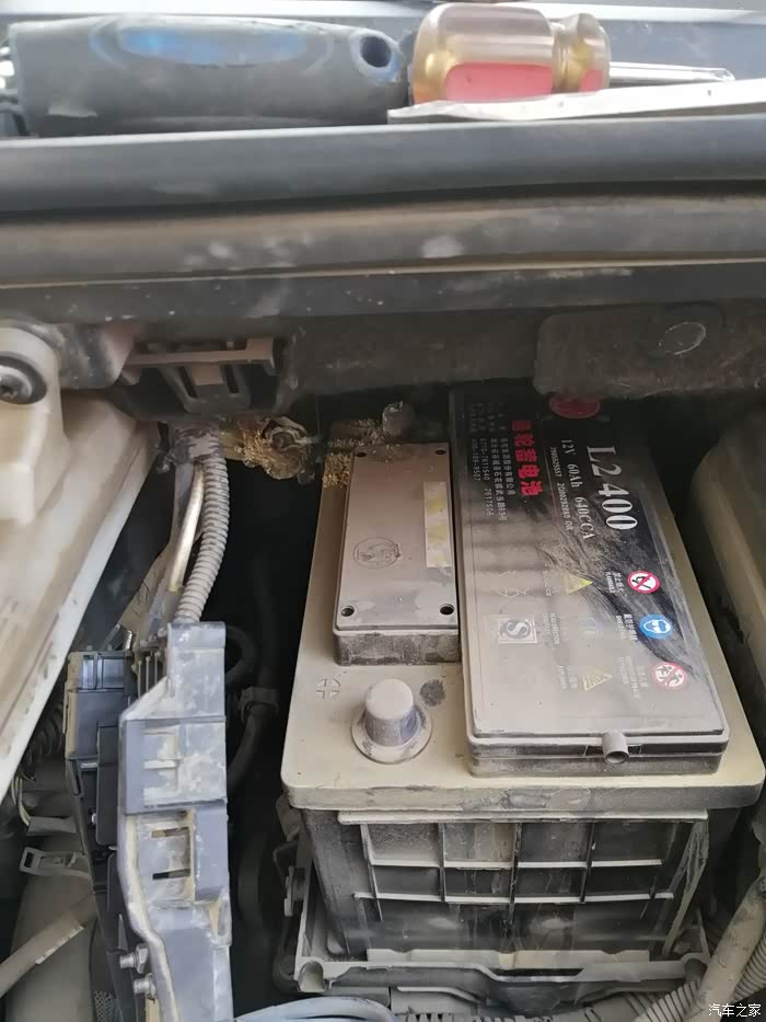 标致3008换电瓶换钥匙纽扣电池