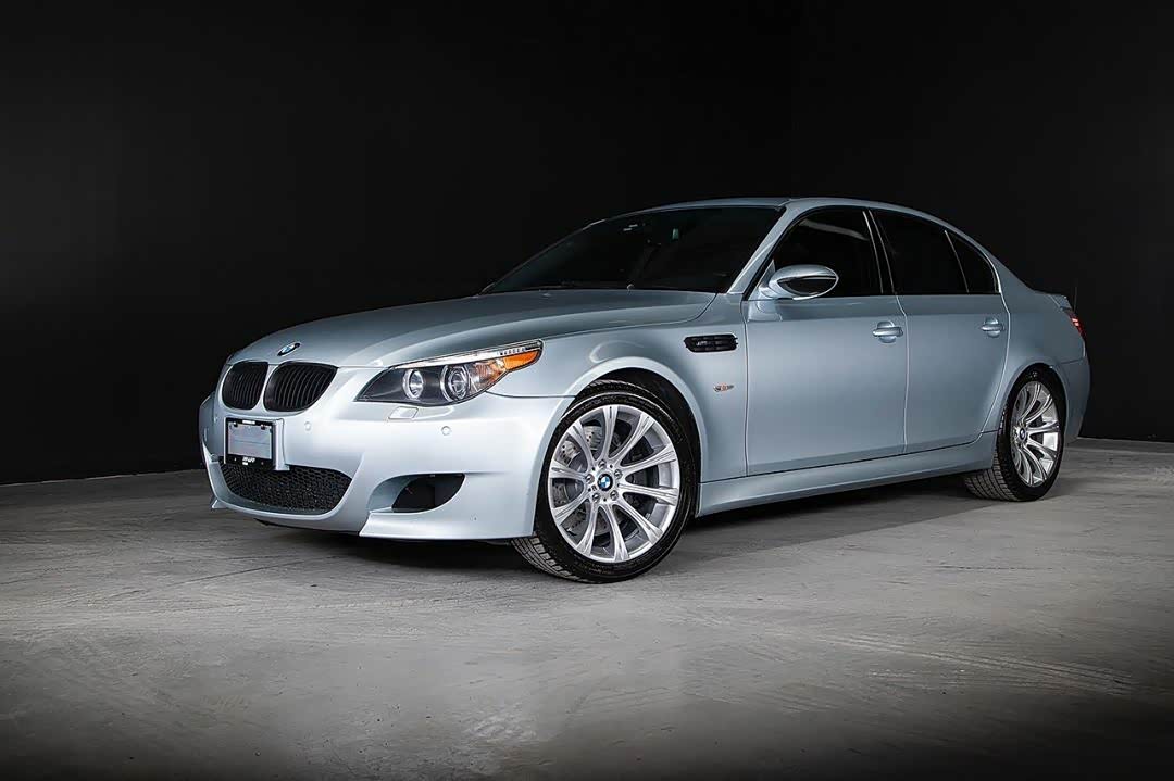 宝马m5曾经的e60搭载了一台v10自吸发动机