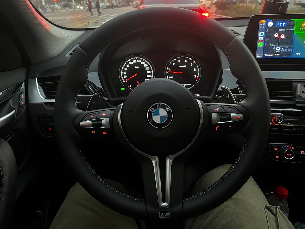 宝马x1升级丁字裤方向盘