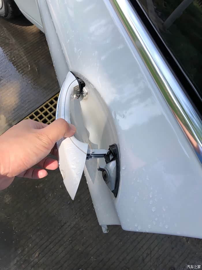 宝马5系外门把手断裂求助