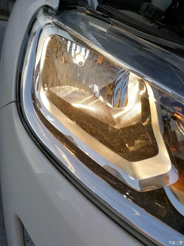 更换卤素5000k白灯