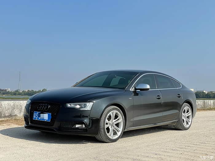 奥迪s5高颜值兼顾驾驶感受以及家庭用车