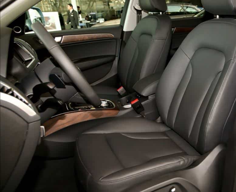 真皮座椅,软硬适中,乘坐舒适,电动调节,使用方便!