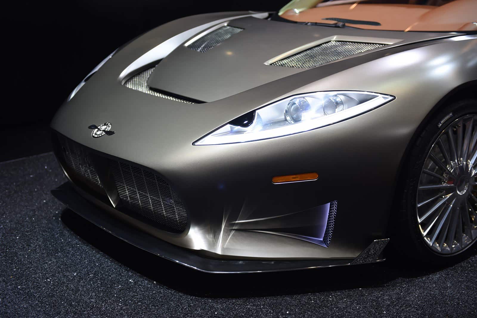 世爵spyker c8 preliator喜欢它尾灯的独特设