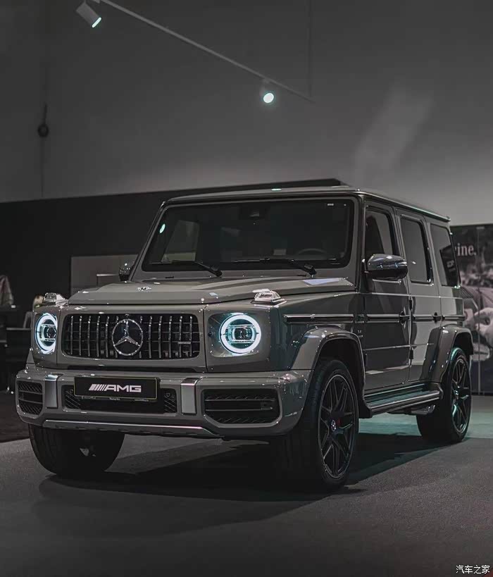 又见奔驰顶级越野车大g
