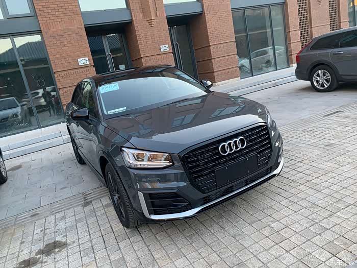 世间美好与你环环相扣入手奥迪q2l纳诺灰