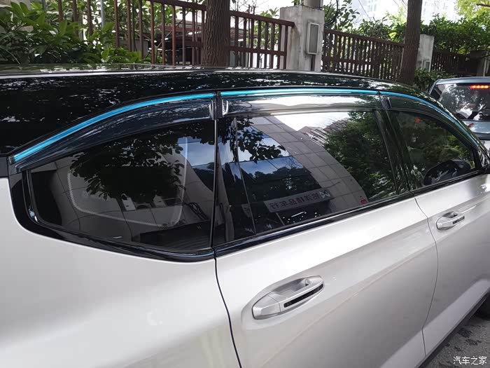 新宝骏rm5晴雨挡安装效果