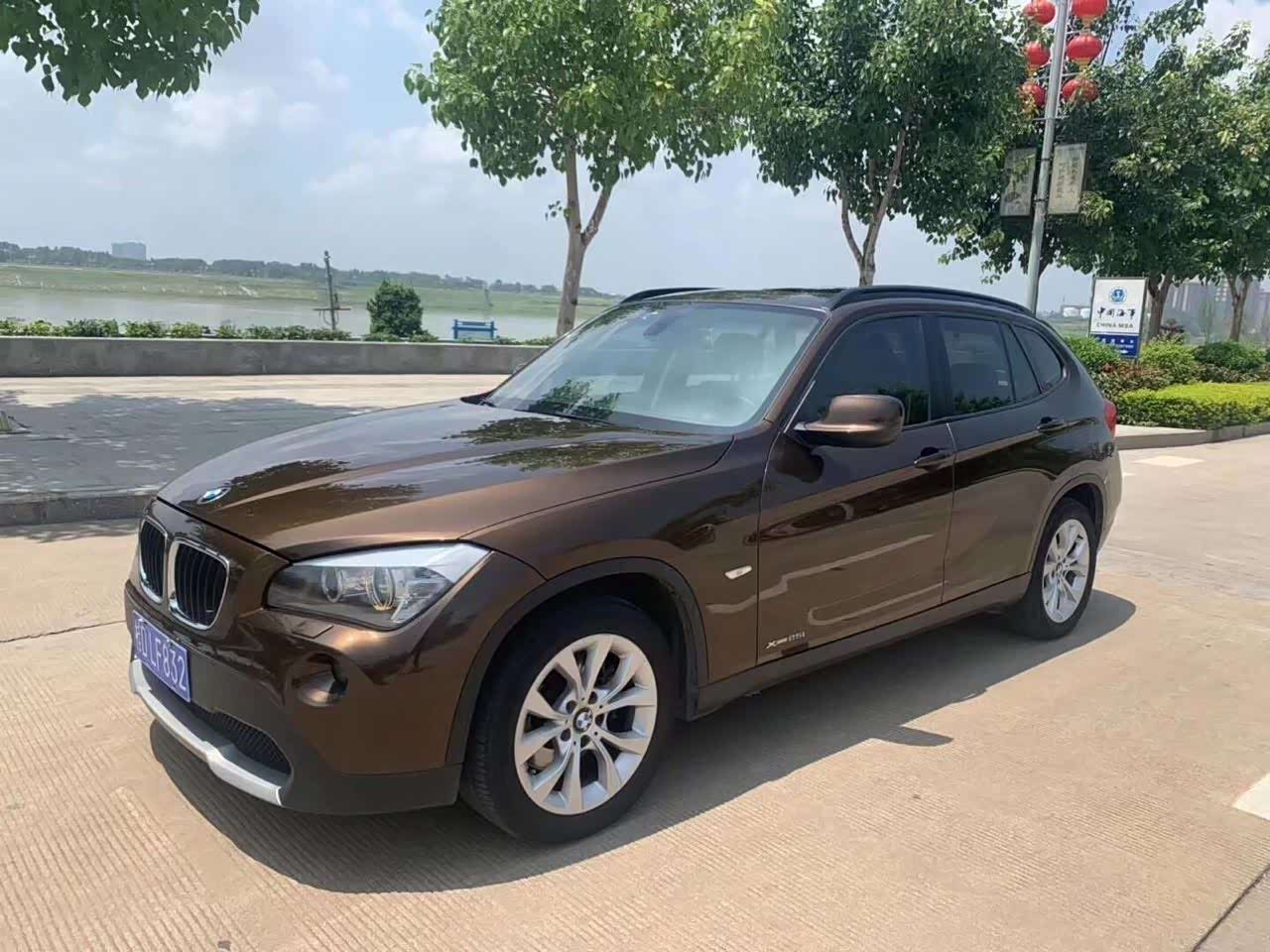 老款的宝马x1其实是一款非常不错的跨界两厢车不像suv