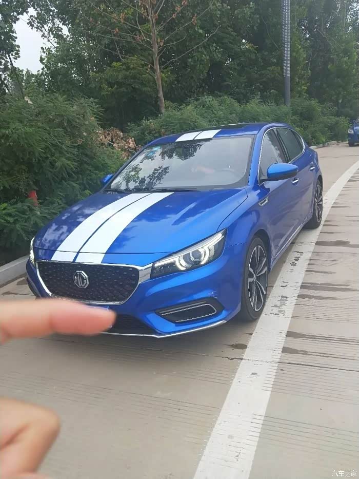 水灵媳妇当车模～(改色名爵6骚蓝 )版主大哥加个精呗!