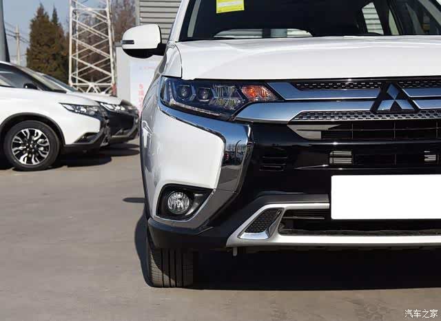 三菱欧蓝德定位紧凑型suv整体设计稳重大气中透着运动气息