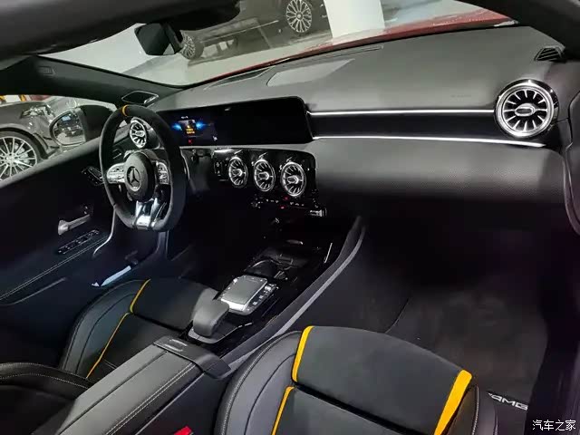 奔驰amg a45s 熔岩红/黑内 最新款