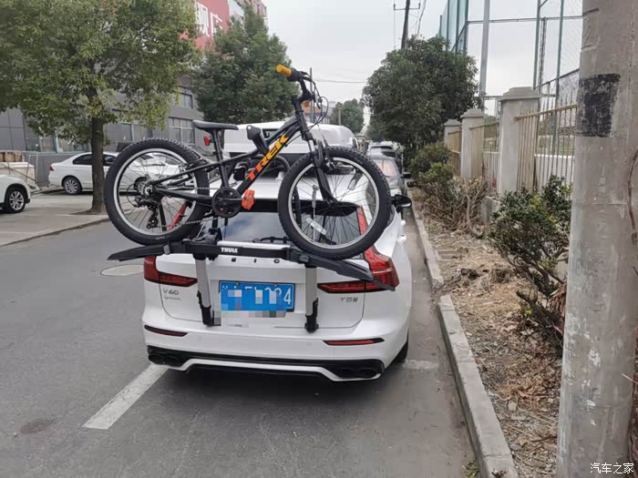 沃尔沃v60安装拓乐车顶箱和后挂自行车架