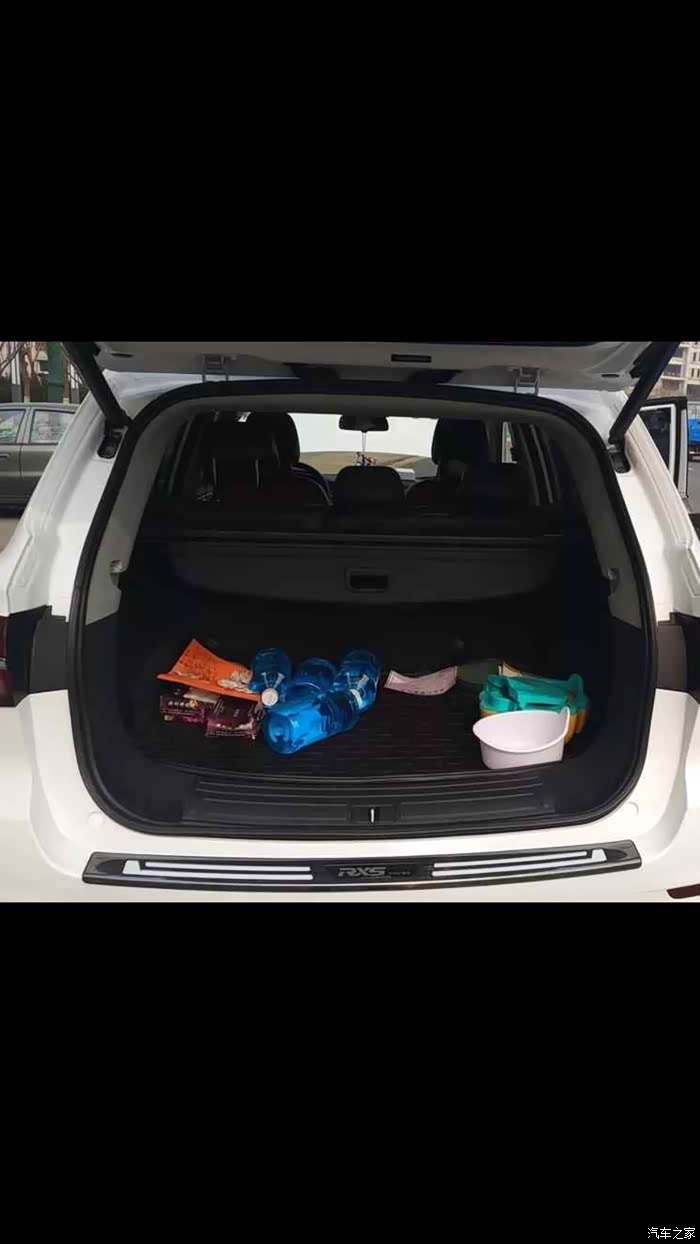 后备箱真的超级大,小轿车根本没法比.旅游搬家神器啊.