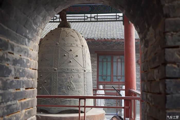 记长安行夜爬华山书院门步行街