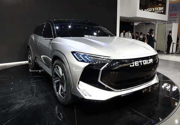 捷途jetour x拥有着非常帅气美观的颜值