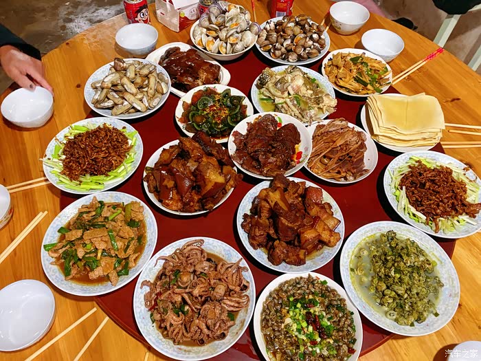 到了叔叔家,正好赶上饭点,虽说现在长大没有了压岁钱;但每年的美味