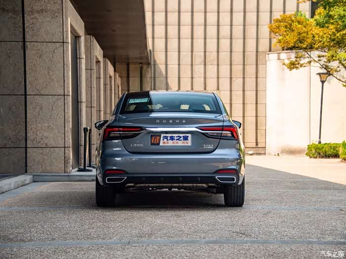 最近银标貌似很流行,i6 max也配备了新款荣威银标.