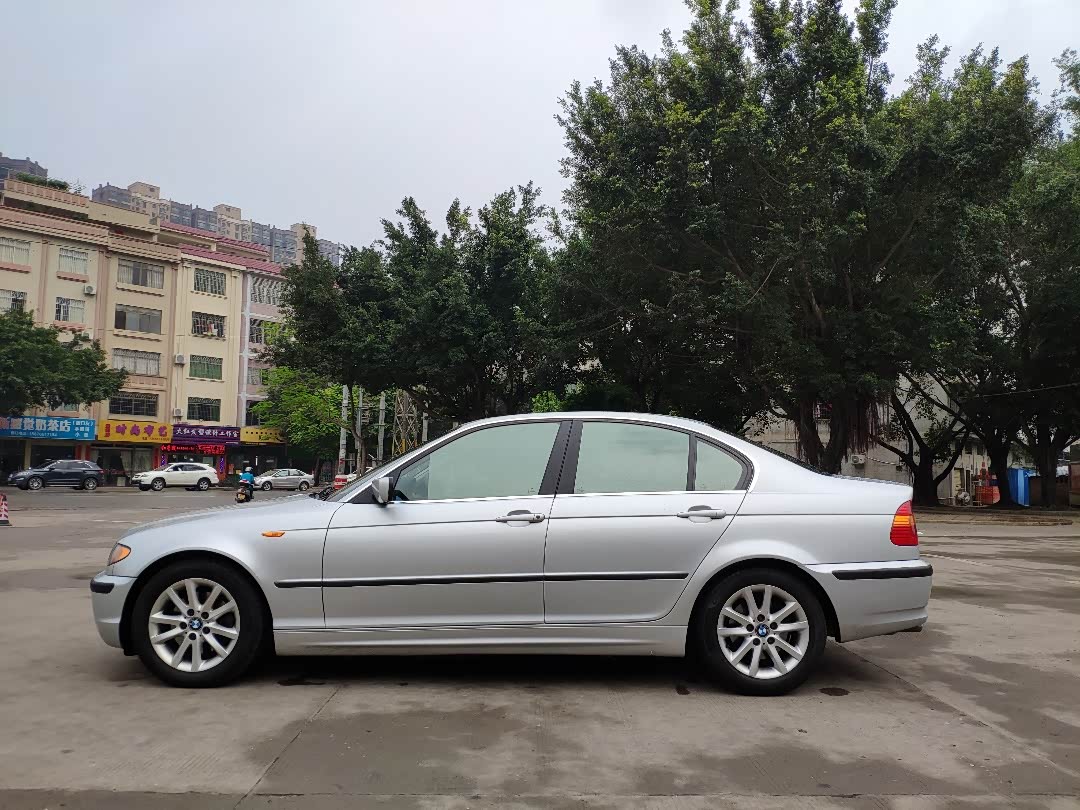 宝马e46-325i,一代精典!哈哈.