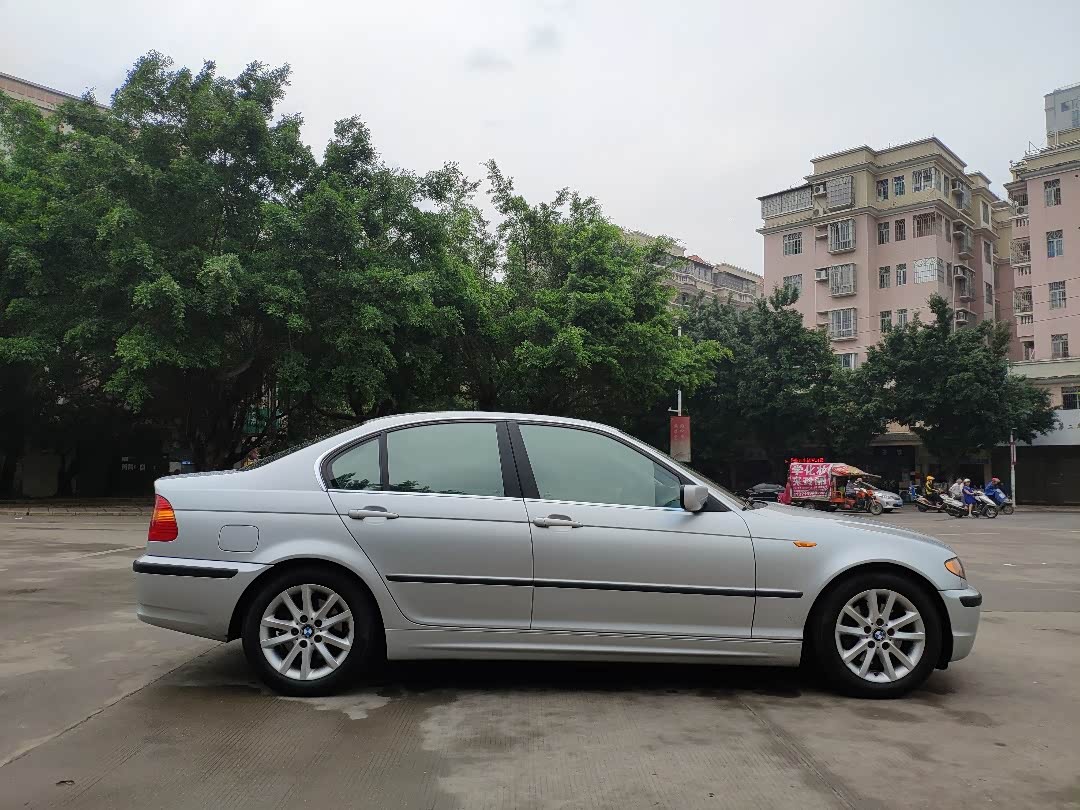宝马e46-325i,一代精典!哈哈.
