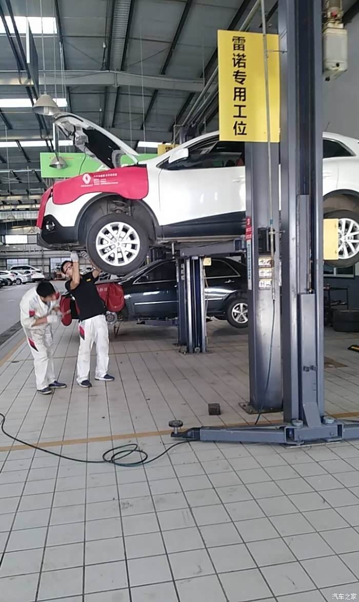 就这保养车间 就我辆保养  都本田维修工穿衣服都本田