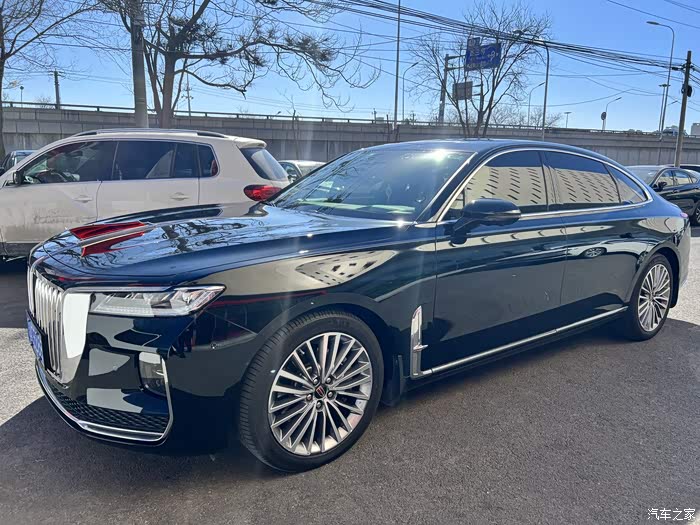 红旗h9配立标还是很帅的