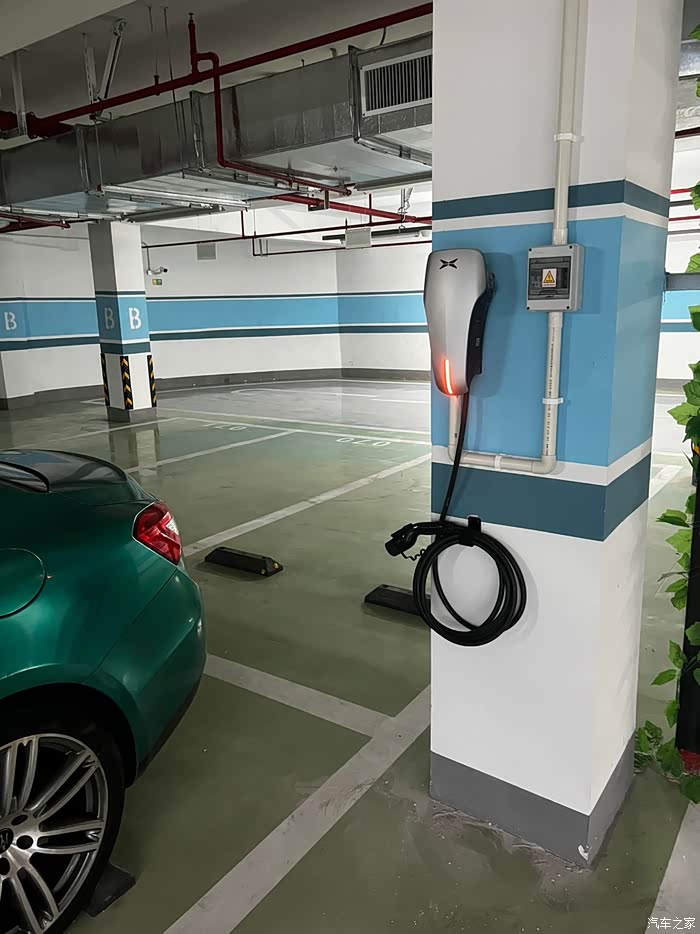 等车中分享一下刚刚装的小鹏充电桩
