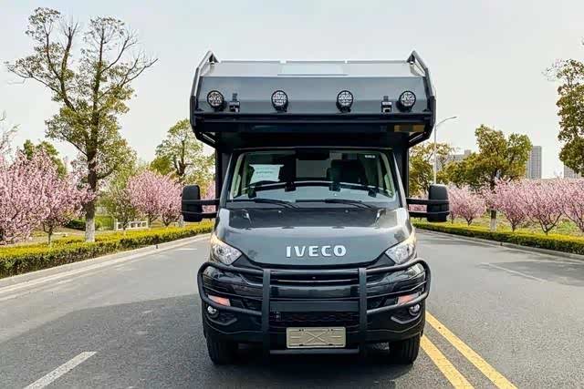 霍夫勒越野风房车 这硬朗的模样你喜欢嘛?