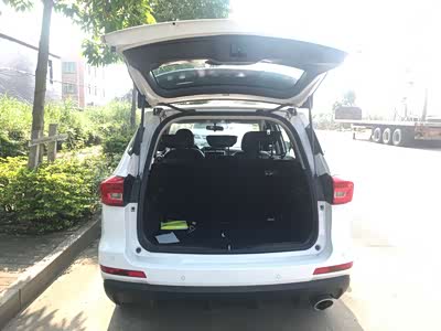 空间大的后备箱