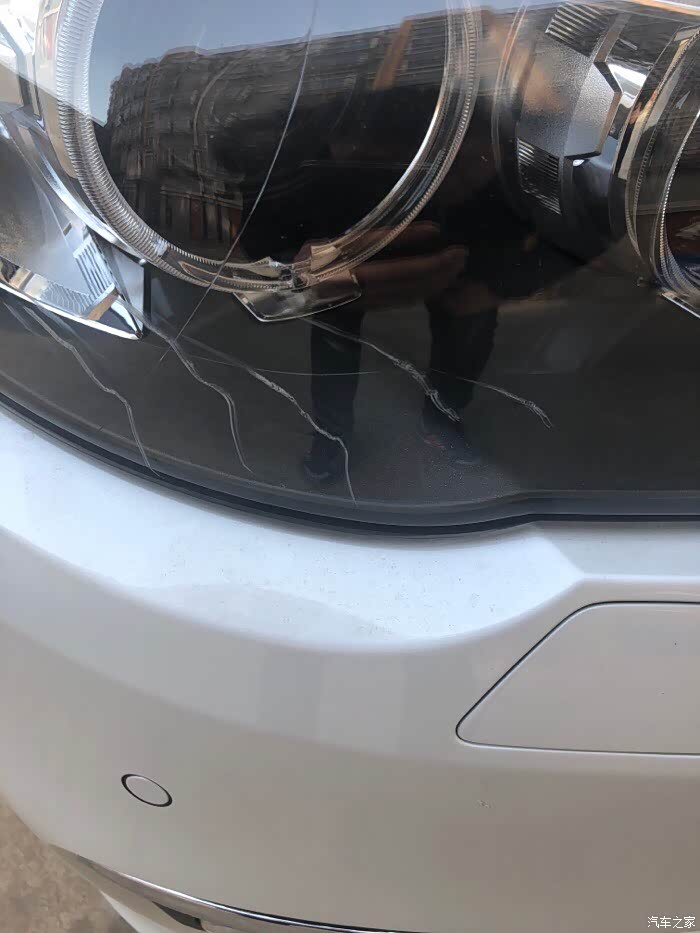 17年525li车灯刮了几条痕迹能修复吗