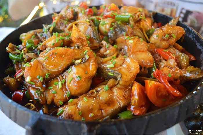 阳朔"啤酒鱼",阳朔有名地方特色菜,鱼肉鲜辣可口,无一丝鱼本身腥味