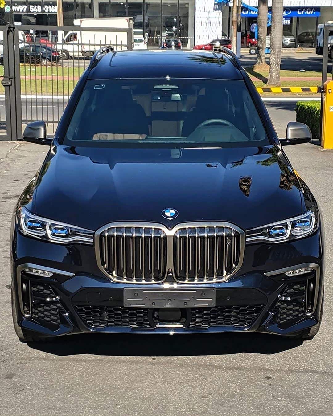 宝马x7m50i最近这款车挺少见