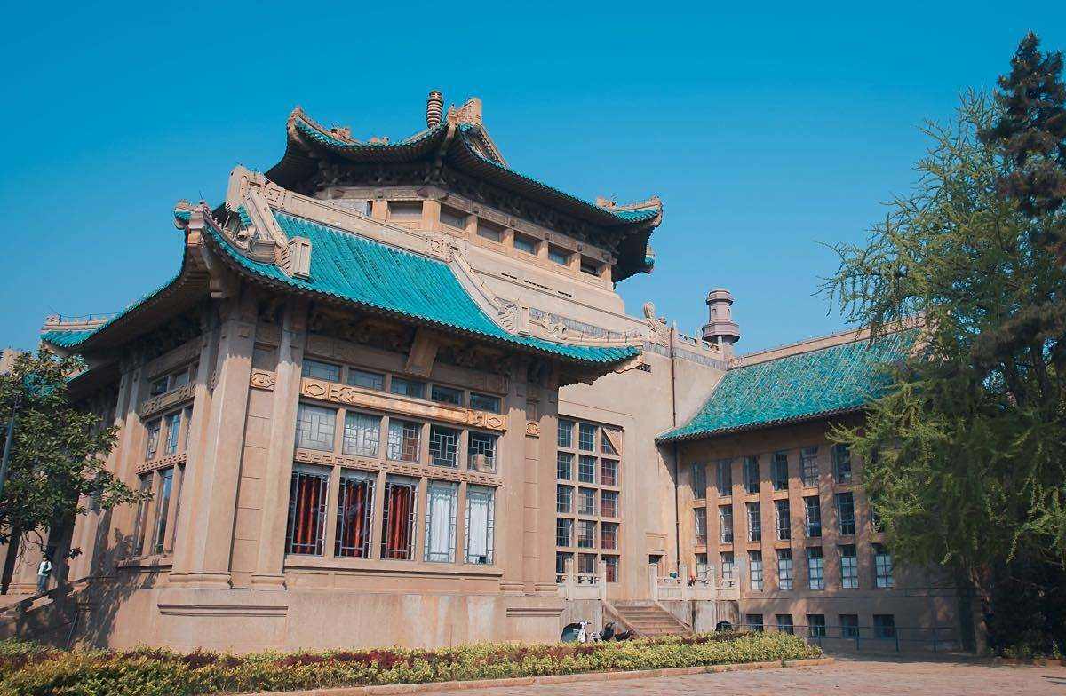 旅游打卡地中国最美的大学校园之一武汉大学
