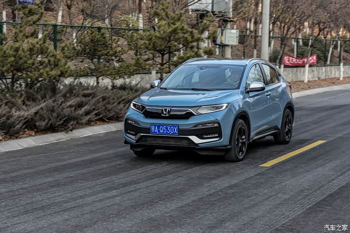 新鲜车影新锐且时尚预算有限的年轻人本田xrv值得一看