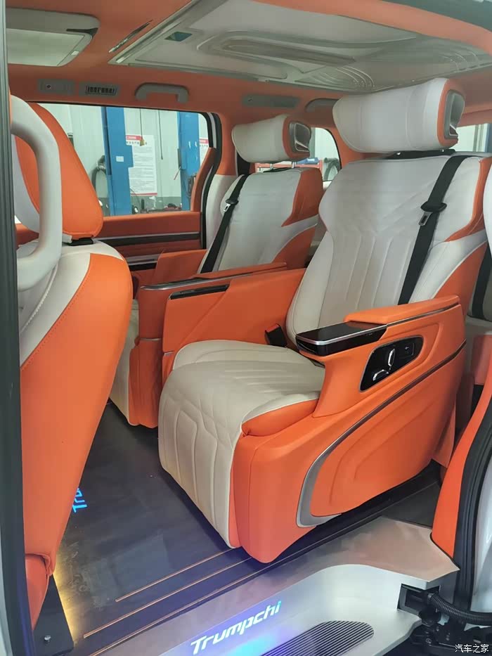 传祺gm8行走的沙发床