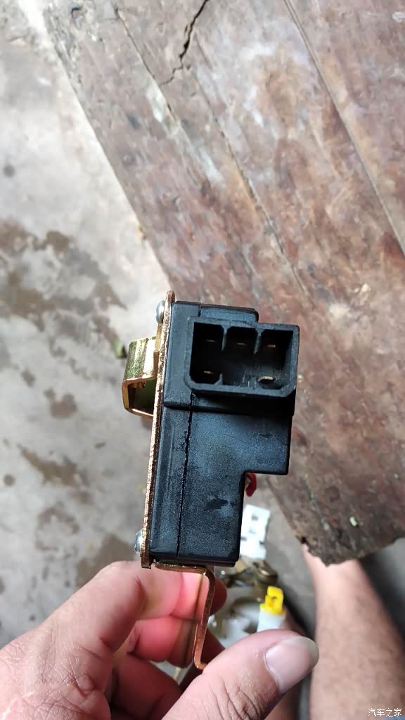 【图】更换左前电门锁总成!_旗云1论坛_汽车之家论坛