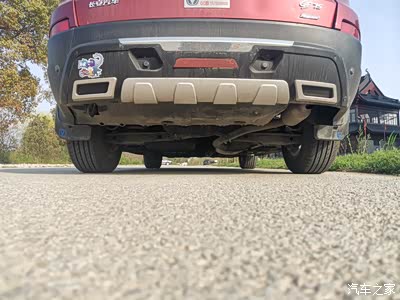 cs75底盘190mm高,从车辆的通过性以及转弯的稳定性方面来看,这个底盘