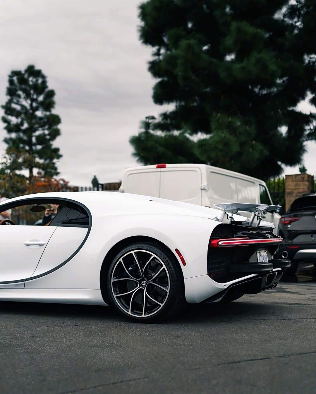 纯白色的布加迪,太好看了吧 !