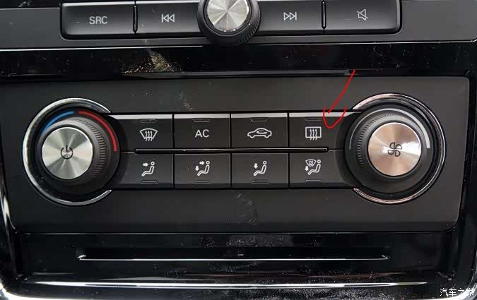 般后视镜加热跟后风挡玻璃加热个按钮,其次建议翻阅手册说明书,供参考