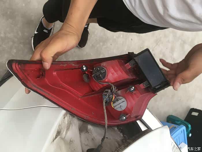 【图】【石家庄cs35车友会】更换刹车灯泡作业_长安cs35论坛_汽车之家